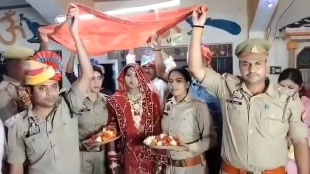 गोंडा में इंसानियत की मिसाल, भाई की हत्या के बाद पुलिस बनी दुल्हन की ढाल, उठाया शादी का पूरा खर्च