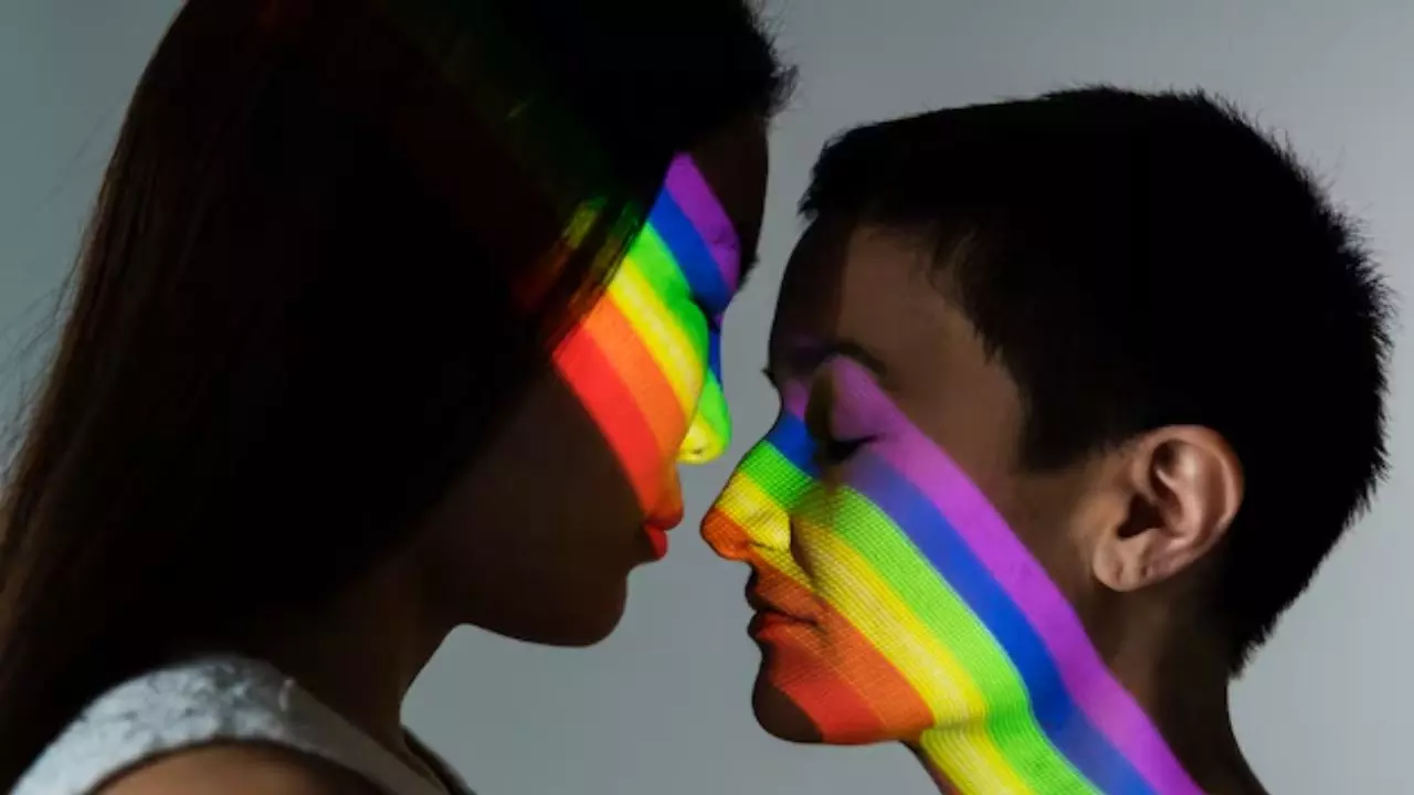 Pride Month: जब सड़कों पर उतरा गर्व, क्यों जून बना LGBTQIA+ समुदाय की आवाज़ का महीना Pride Month: जब सड़कों पर उतरा गर्व, क्यों जून बना LGBTQIA+ समुदाय की आवाज़ का महीना