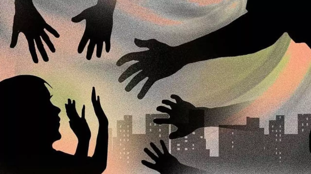 बर्फ लेने गई 9 साल की बच्ची से दुष्कर्म, सूटकेस से बरामद हुआ शव; CCTV फुटेज की हो रही जांच