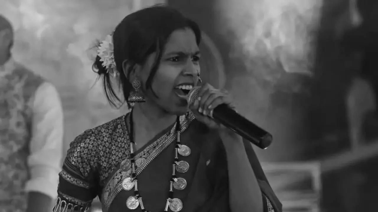 कौन हैं फीमेल रैपर और एक्टिविस्ट माही घने? आदिवासी समाज से निकलकर हिप-हॉप की दुनिया में छाई
