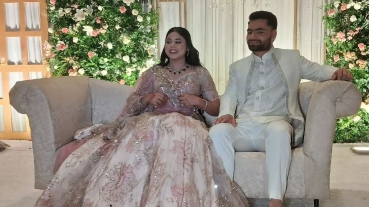 भारतीय क्रिकेटर रिंकू सिंह और प्रिया सरोज की हुई सगाई, हाथ थामते ही सांसद के छलके आंसू | Video