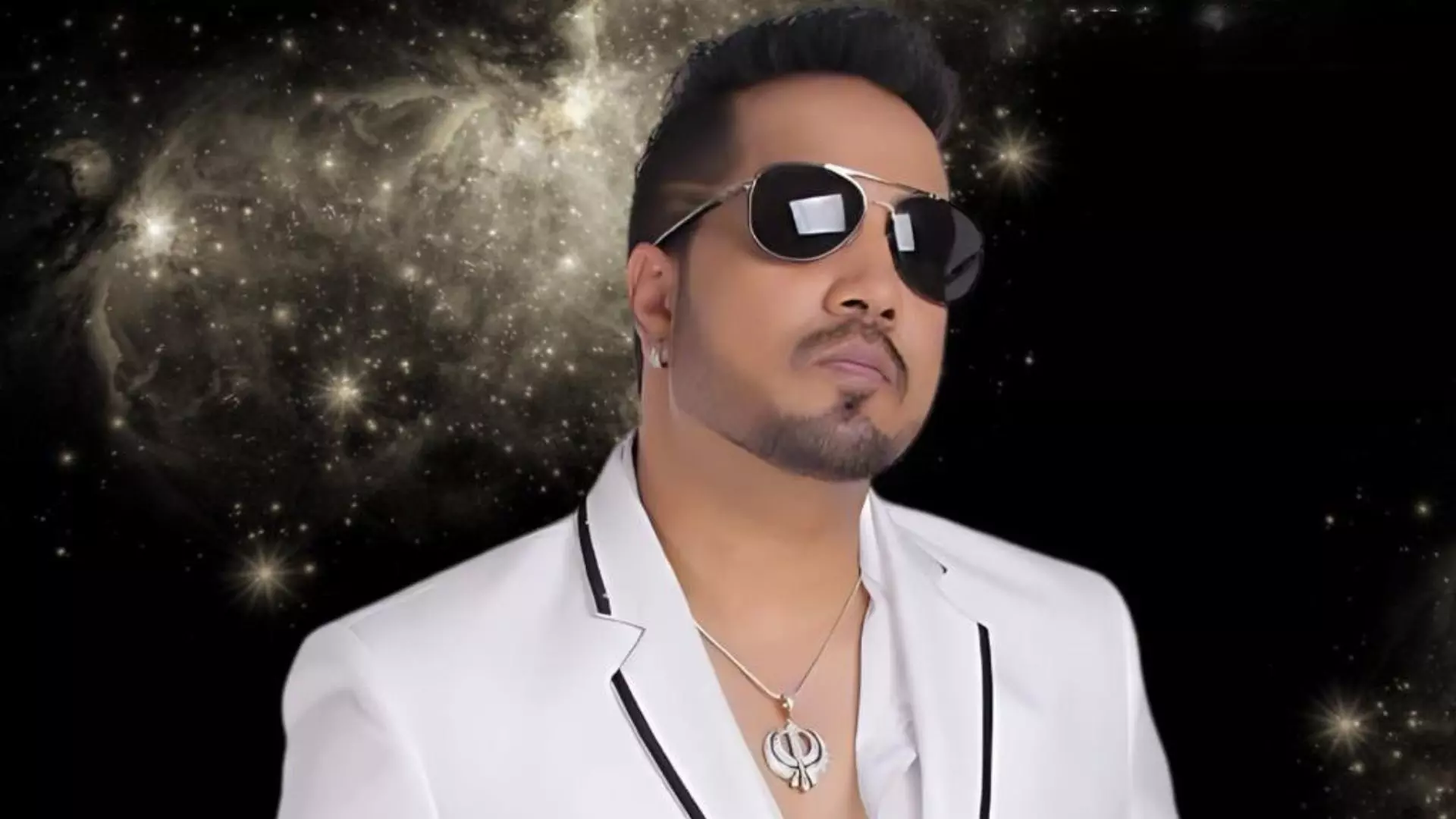 99 घरों का मालिक, 100वें की है प्लानिंग! किसिंग से लेकर थप्पड़ कांड तक Mika Singh के अनसुने विवाद 99 घरों का मालिक, 100वें की है प्लानिंग! किसिंग से लेकर थप्पड़ कांड तक Mika Singh के अनसुने विवाद