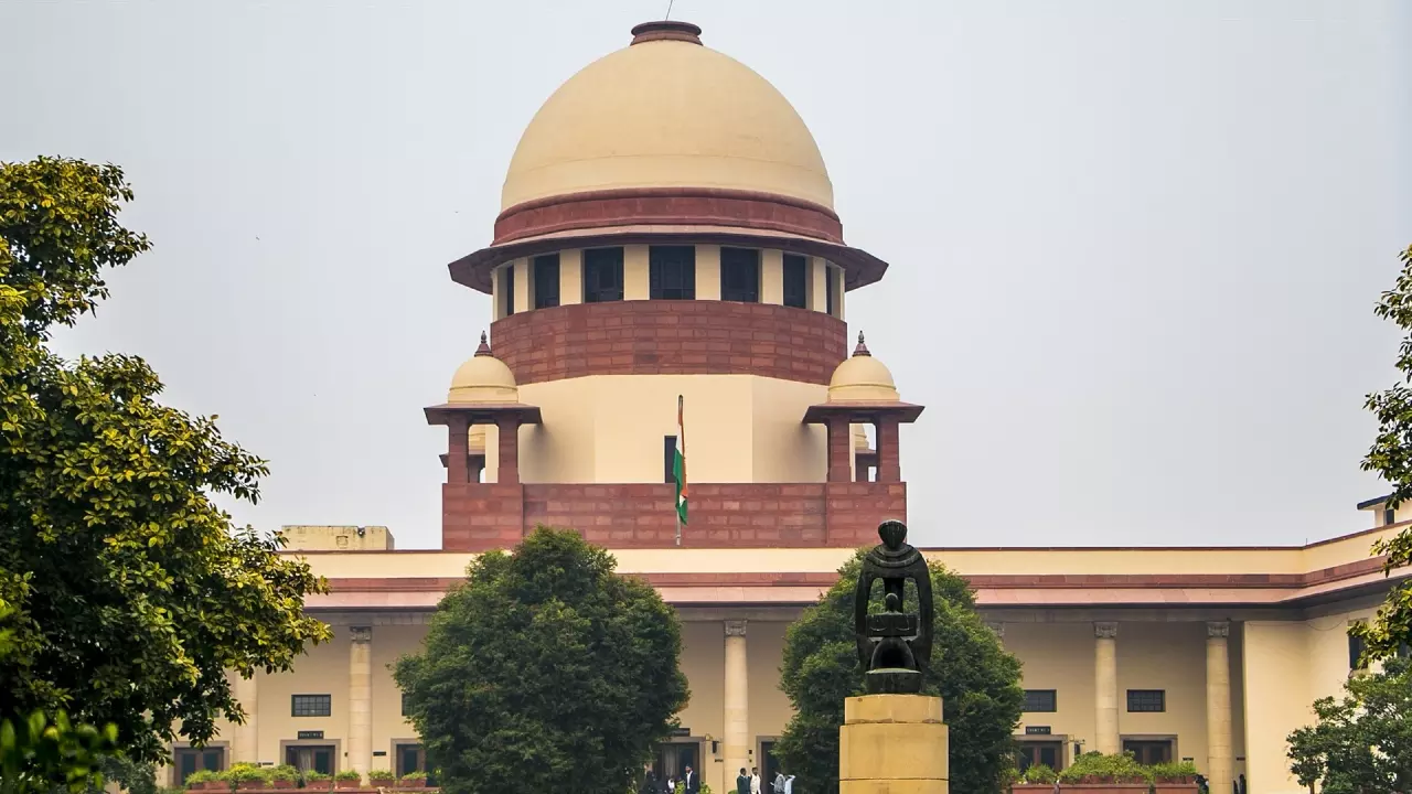 हिंदू लड़की से शादी करने वाले मुस्लिम युवक को बड़ी राहत, SC ने कहा - अलग धर्म के होने भर से... हिंदू लड़की से शादी करने वाले मुस्लिम युवक को बड़ी राहत, SC ने कहा - अलग धर्म के होने भर से...