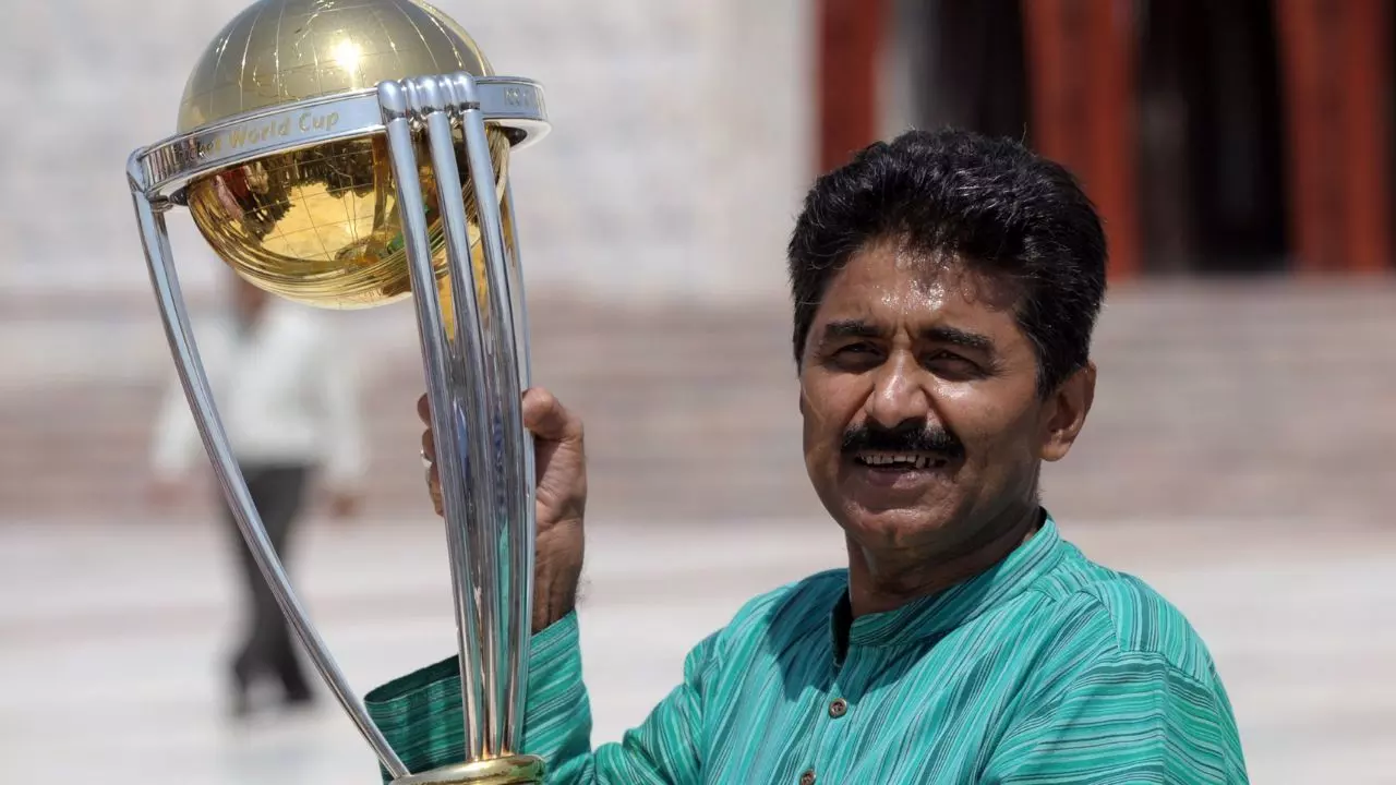 Javed Miandad: जिसने लिली को बैट से धमकाया, मोरे के सामने लगाया मंकी जंप, तो गेंदबाज़ से पूछता रहा ‘तेला लुम नंबर क्या है’ Javed Miandad: जिसने लिली को बैट से धमकाया, मोरे के सामने लगाया मंकी जंप, तो गेंदबाज़ से पूछता रहा ‘तेला लुम नंबर क्या है’