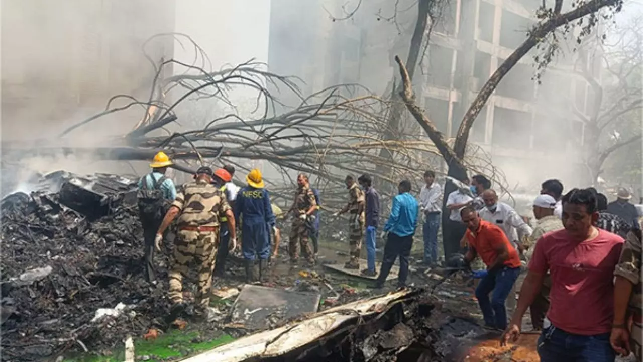 ऑन किया कैमरा, रिकॉर्ड हो गई तबाही! अहमदाबाद में प्लेन क्रैश का लाइव वीडियो कैसे बना? आर्यन ने बताई पूरी कहानी