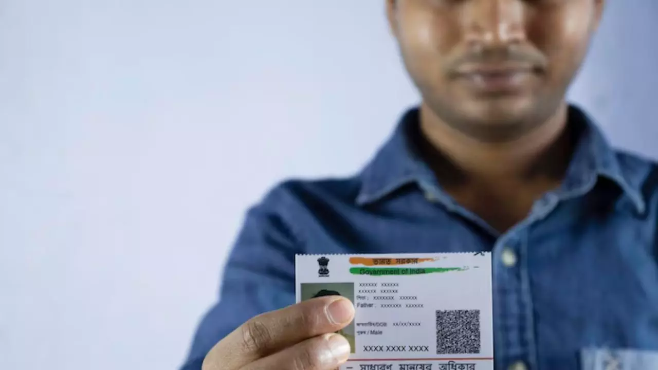 Aadhaar Update Deadline: आधार में नाम-पता अपडेट करने की बढ़ी डेडलाइन, कैसे फ्री में करें अपडेट?