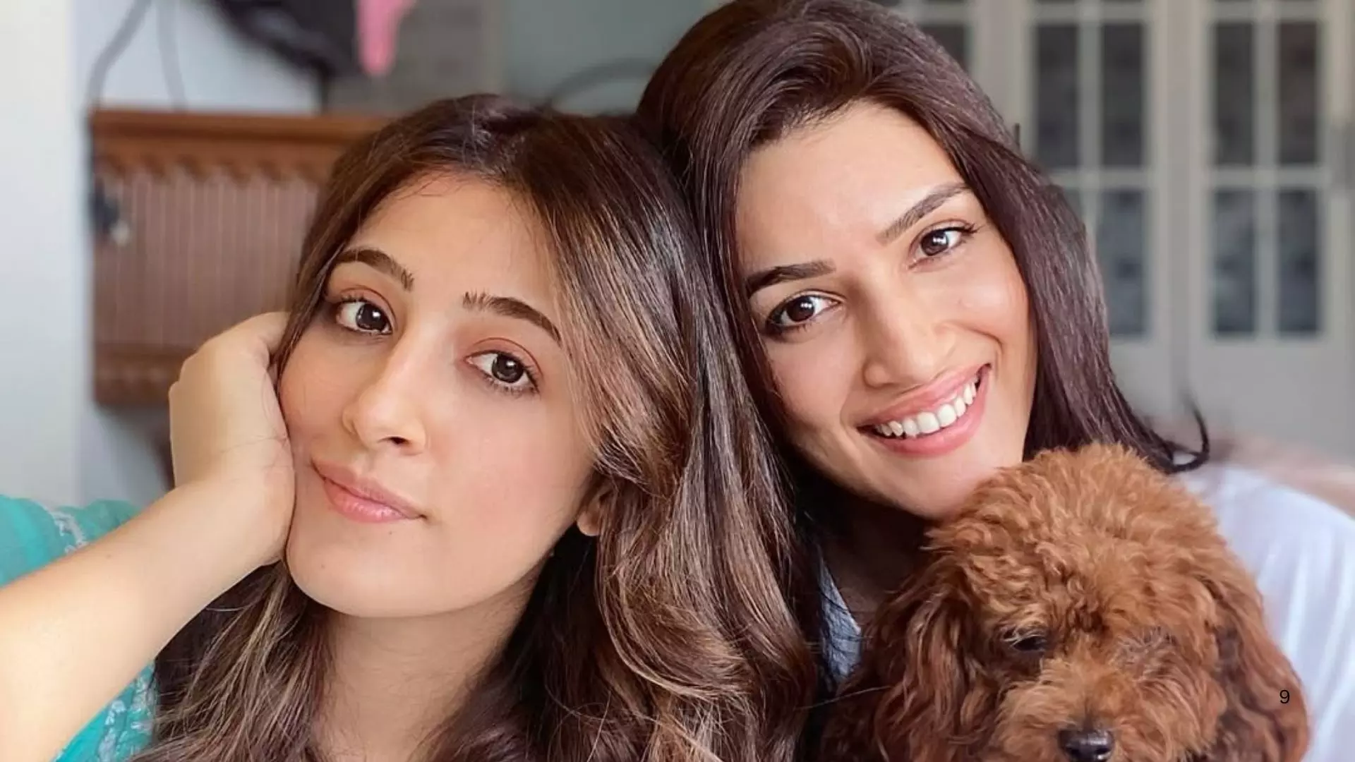बेसिक डिजाइन पर बेहिसाब दाम! अपने क्लोदिंग ब्रांड Label Nobo के लिए ट्रोल हुईं Kriti Sanon की बहन Nupur बेसिक डिजाइन पर बेहिसाब दाम! अपने क्लोदिंग ब्रांड Label Nobo के लिए ट्रोल हुईं Kriti Sanon की बहन Nupur