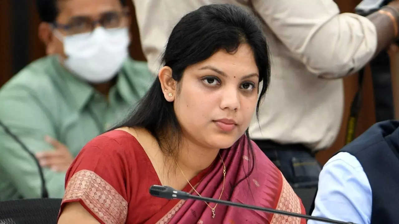 न प्राइवेट अस्पताल, न दिखावा... कलेक्टर ने चुना ‘सरकारी इलाज’ का रास्ता! CM ने की तारीफ; जानें कौन हैं पामेला सत्पथी न प्राइवेट अस्पताल, न दिखावा... कलेक्टर ने चुना ‘सरकारी इलाज’ का रास्ता! CM ने की तारीफ; जानें कौन हैं पामेला सत्पथी