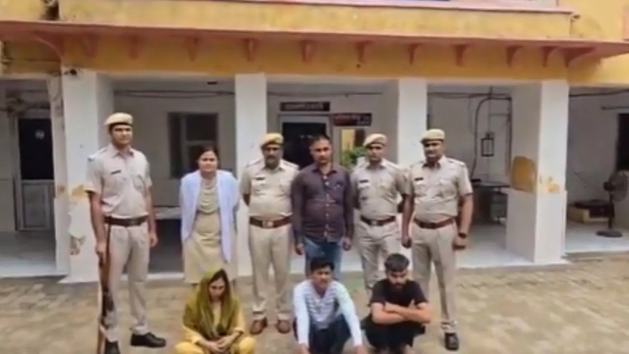 प्रेमी संग रहने की चाहत! पति की हत्‍या होते देख रही थी महिला, 9 साल का बेटा बना गवाह; पड़ोसी के साथ हुई गिरफ्तार