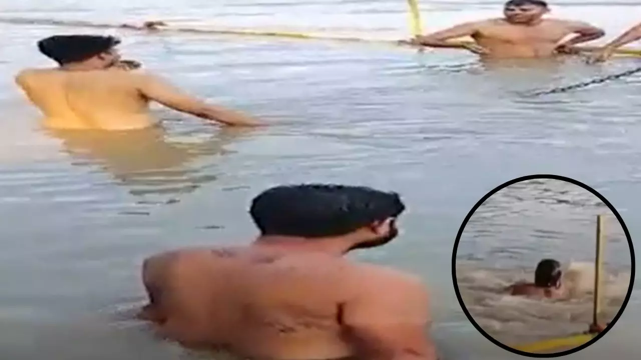 दोस्त बनाता रहा REEL! नहाते-नहाते रेलिंग के पार पहुंचा शख्स, गंगा में डूबने से मौत | VIDEO