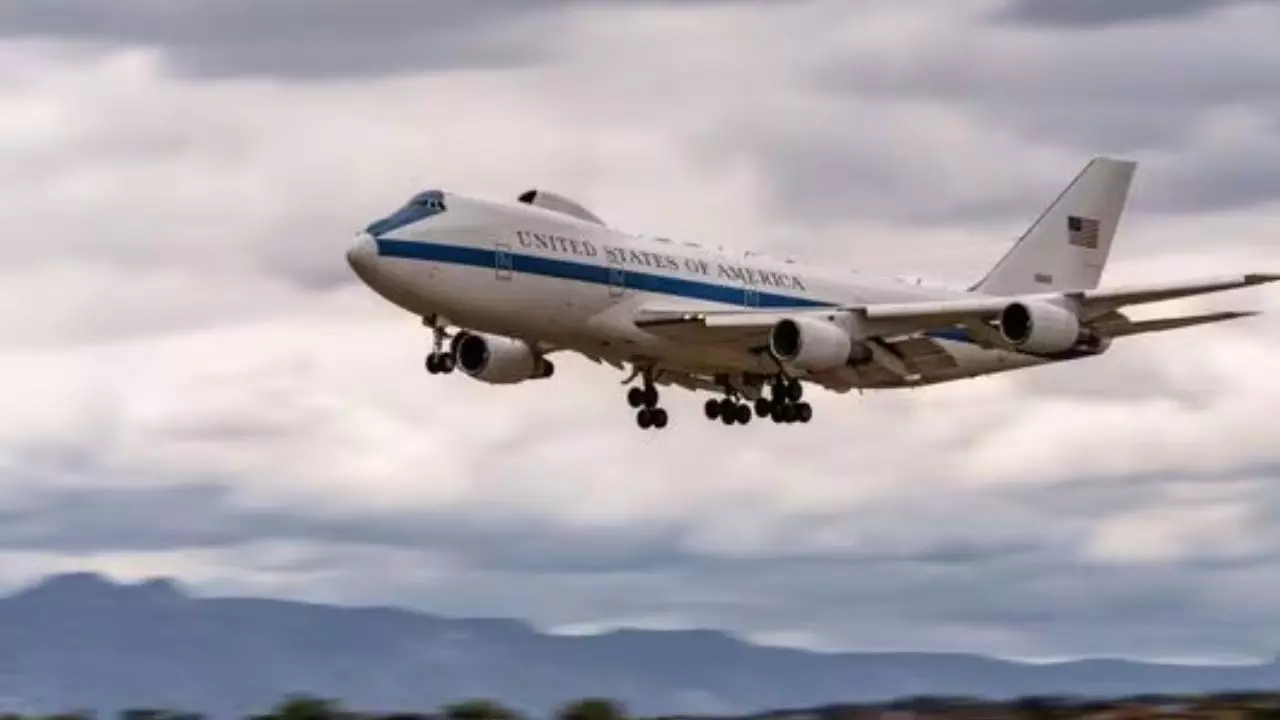 आसमान में दिखा अमेरिका का Doomsday Plane, क्या ईरान-इज़रायल युद्ध में US की एंट्री हो गई तय?