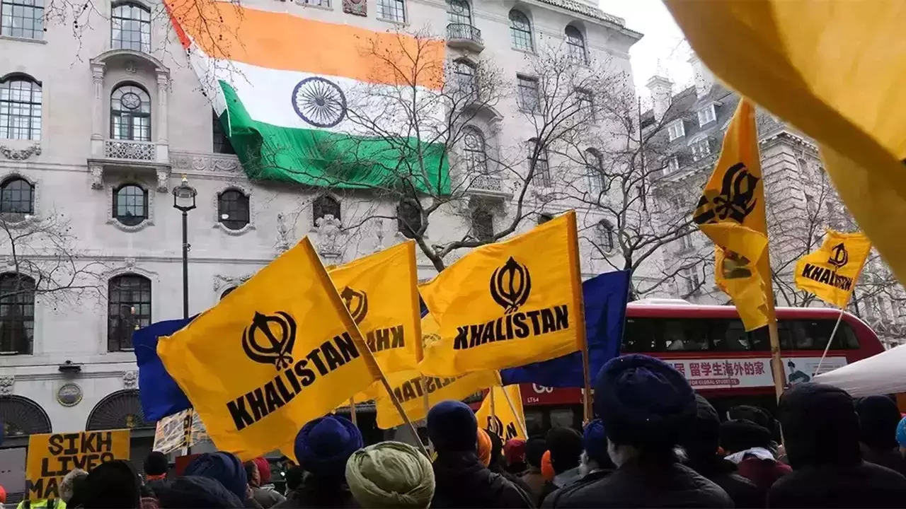 ट्रूडो बेनकाब! कनाडा सरकार ने माना- खालिस्तानी आतंकवादियों को मिल रहा कनाडा से फंड, सही साबित हुए भारत के दावे ट्रूडो बेनकाब! कनाडा सरकार ने माना- खालिस्तानी आतंकवादियों को मिल रहा कनाडा से फंड, सही साबित हुए भारत के दावे