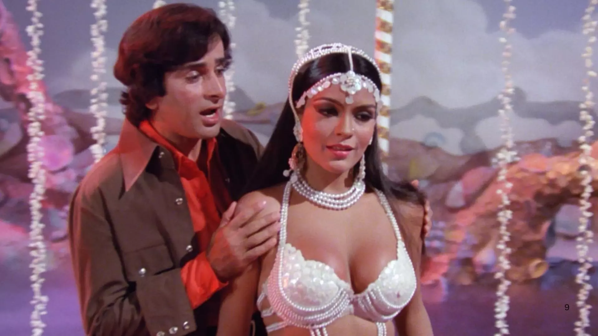 सच कहूं तो मुझे बहुत ही.... ऐसे चर्चा में आया था Shashi Kapoor के साथ Zeenat Amaan का ऑनस्क्रीन फर्स्ट किस सच कहूं तो मुझे बहुत ही.... ऐसे चर्चा में आया था Shashi Kapoor के साथ Zeenat Amaan का ऑनस्क्रीन फर्स्ट किस