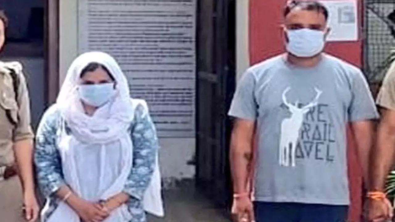 3 करोड़ की प्रॉपर्टी के लिए बीवी ने रंगे खून से अपने हाथ, प्रेमी संग किया पति पर फावड़े से वार फिर दिया पहाड़ से धक्का