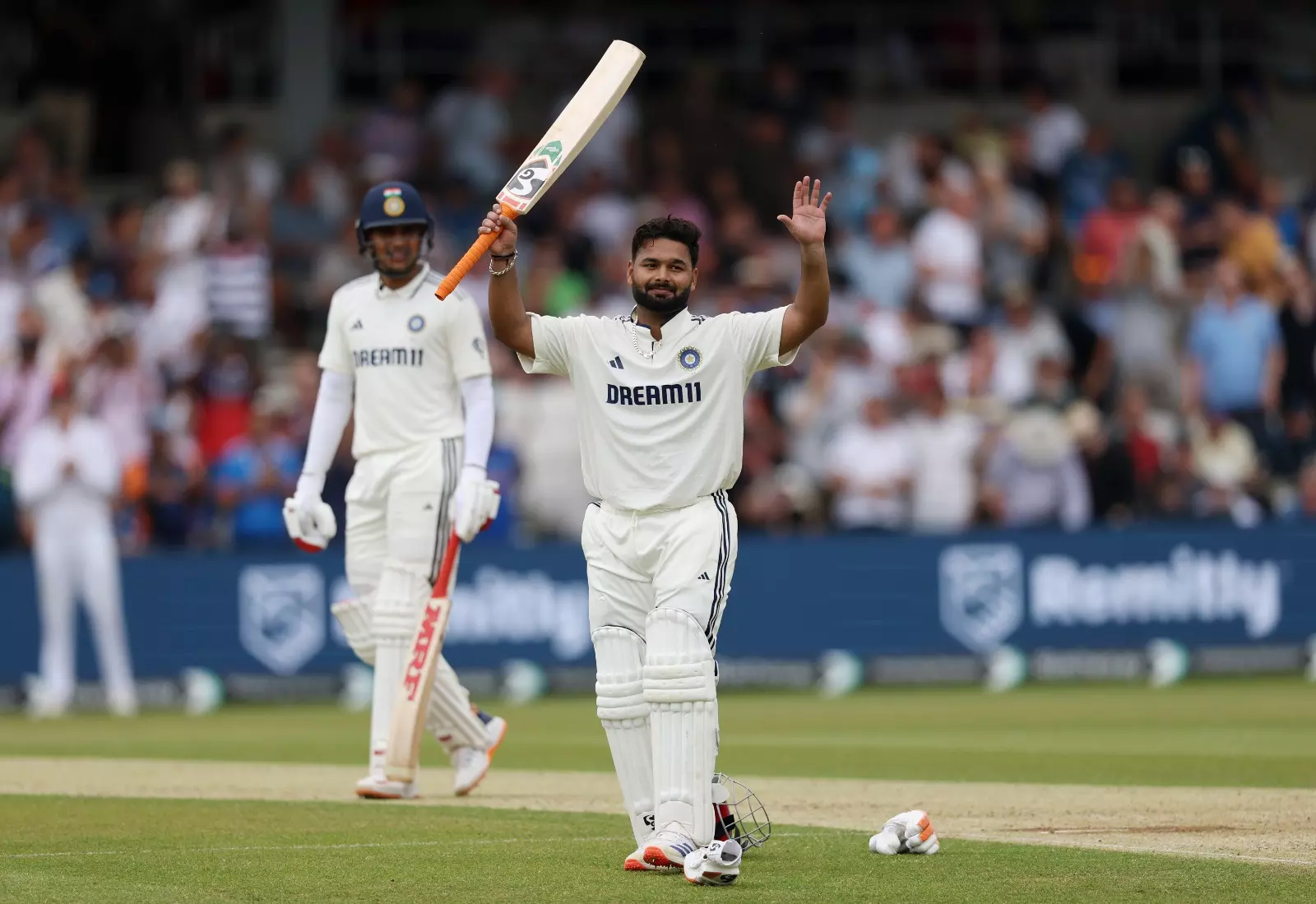 India Vs England First Test: पंत की धाकड़ बल्लेबाजी, इंग्लैंड में जड़ा तीसरा शतक; धोनी का बड़ा रिकॉर्ड किया ध्वस्त India Vs England First Test: पंत की धाकड़ बल्लेबाजी, इंग्लैंड में जड़ा तीसरा शतक; धोनी का बड़ा रिकॉर्ड किया ध्वस्त