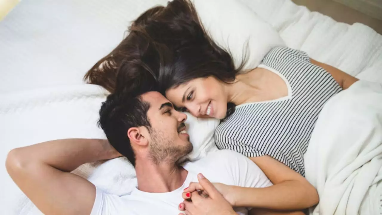 बोरिंग सेक्स लाइफ को दूर करने लिए Hotwifing आज़मा रहे शादीशुदा कपल्स, जानें क्या है यह ट्रेंड बोरिंग सेक्स लाइफ को दूर करने लिए Hotwifing आज़मा रहे शादीशुदा कपल्स, जानें क्या है यह ट्रेंड