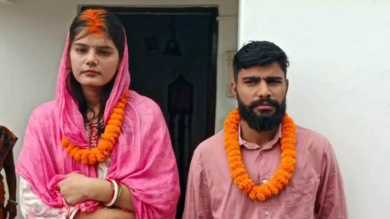 पति, बच्चा... फिर भतीजे से इश्क! बिहार की आयुषी ने सबके सामने की दूसरी शादी, बोली- पहले भी हसबैंड थे, अब भी हैं