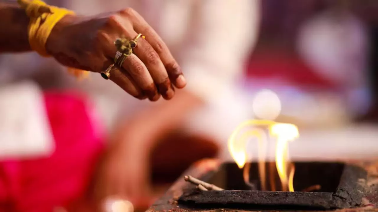कब है आषाढ़ अमावस्या? जानिए तिथि, शुभ योग और पितरों को प्रसन्न करने के उपाय कब है आषाढ़ अमावस्या? जानिए तिथि, शुभ योग और पितरों को प्रसन्न करने के उपाय
