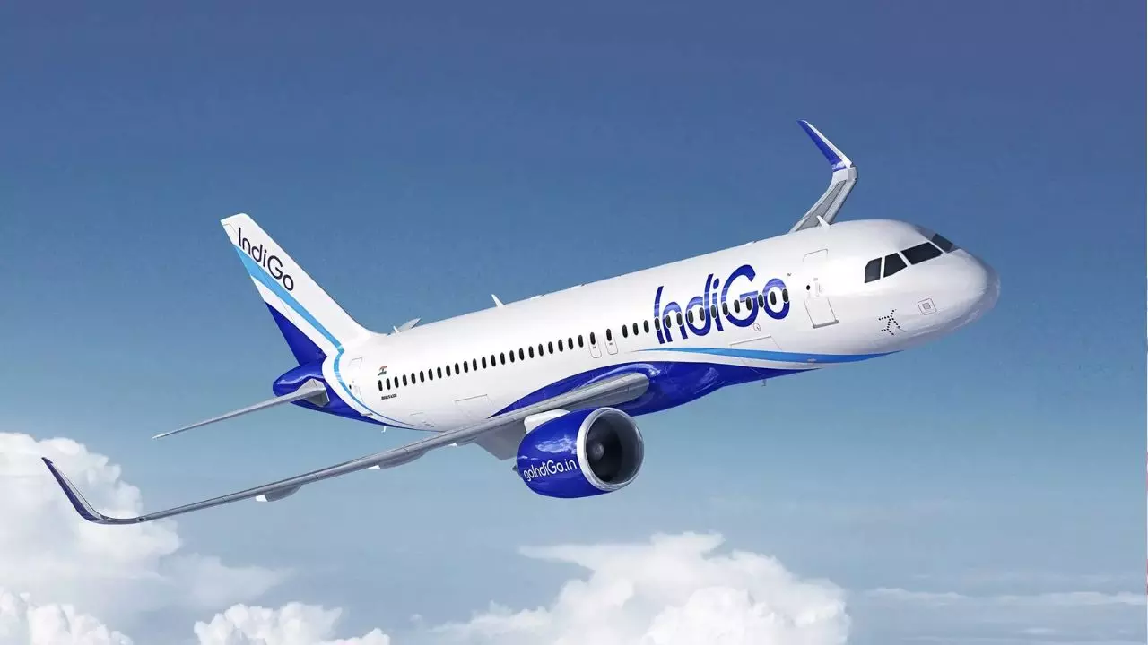 Aaj ki Taaza Khabar: कोलकाता से श्रीनगर जा रही इंडिगो फ्लाइट में फ्यूल लीक! वाराणसी में इमरजेंसी लैंडिंग से बाल-बाल बचे यात्री- पढ़ें 22 अक्टूबर की बड़ी खबरें