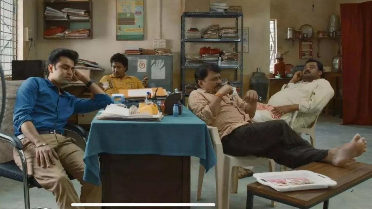 Panchayat Season 4 महा रिव्यू: परवान चढ़ी रिंकी और सचिव जी की लव स्टोरी, मगर मिसिंग है कॉमेडी का पंच