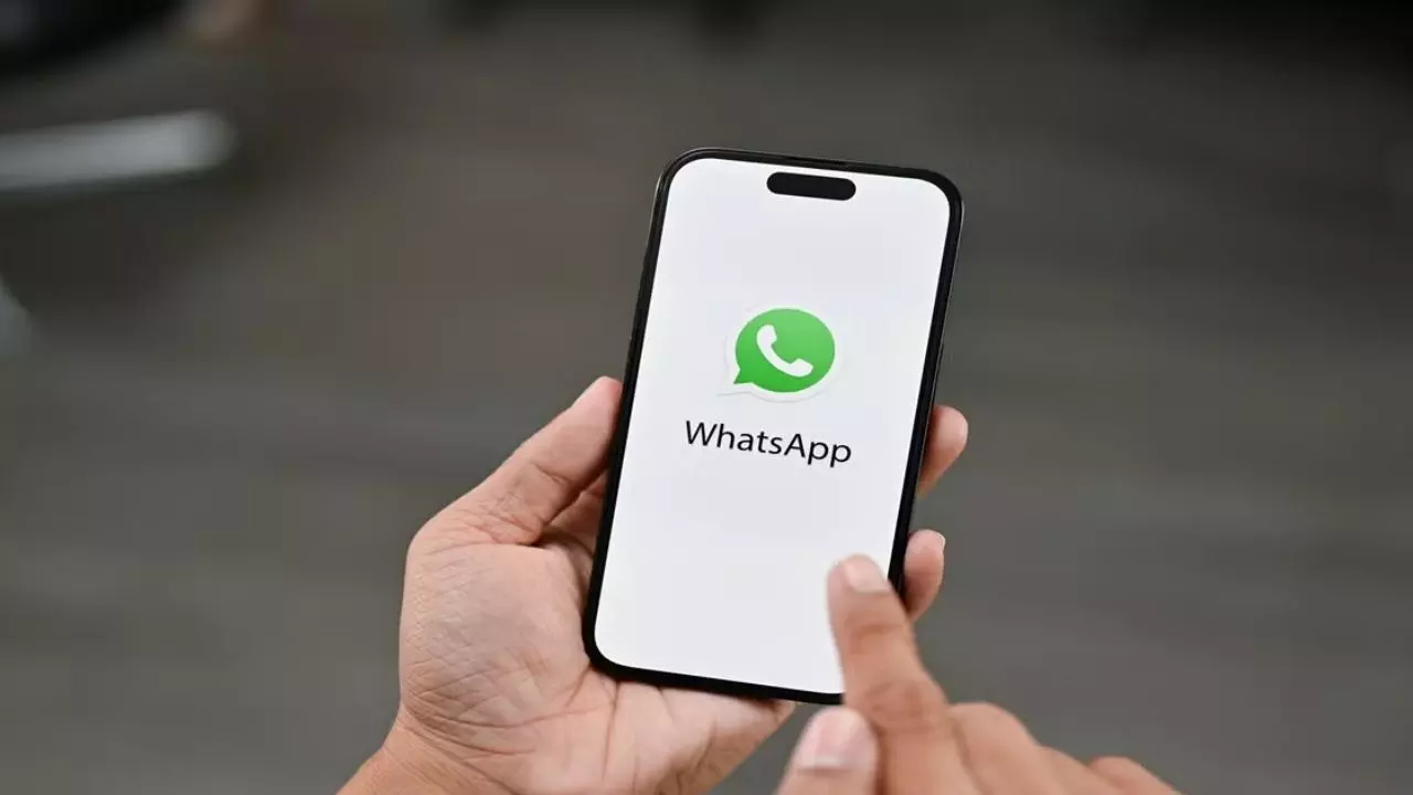 अमेरिकी सरकार को WhatsApp से लगता है डर, ईरान की तरह ट्रंप क्‍यों लगा रहे पाबंदी?
