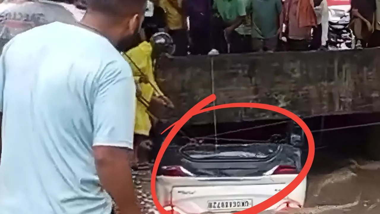 तीन दिन की जिंदगी! डिलीवरी के बाद घर जा रहा था परिवार, नहर में कार डूबने से नवजात समेत चार की मौत | Video तीन दिन की जिंदगी! डिलीवरी के बाद घर जा रहा था परिवार, नहर में कार डूबने से नवजात समेत चार की मौत | Video