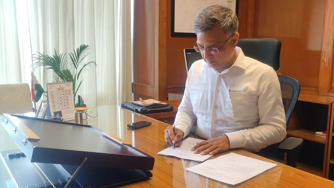 बैठकों में उलझी ब्यूरोक्रेसी! नहीं हो पाता असली काम, राजस्थान के IAS ने खोली प्रशासनिक व्यवस्था की पोल