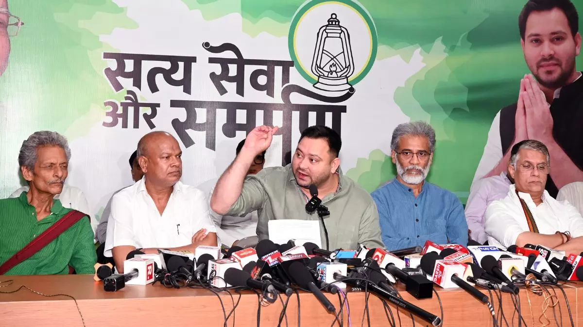 दिल्ली जाकर गरीब मतदाताओं के नाम वोटर लिस्ट से कटवाना चाहते हैं नीतीश , तेजस्वी का बड़ा आरोप; जातीय जनगणना पर भी घेरा
