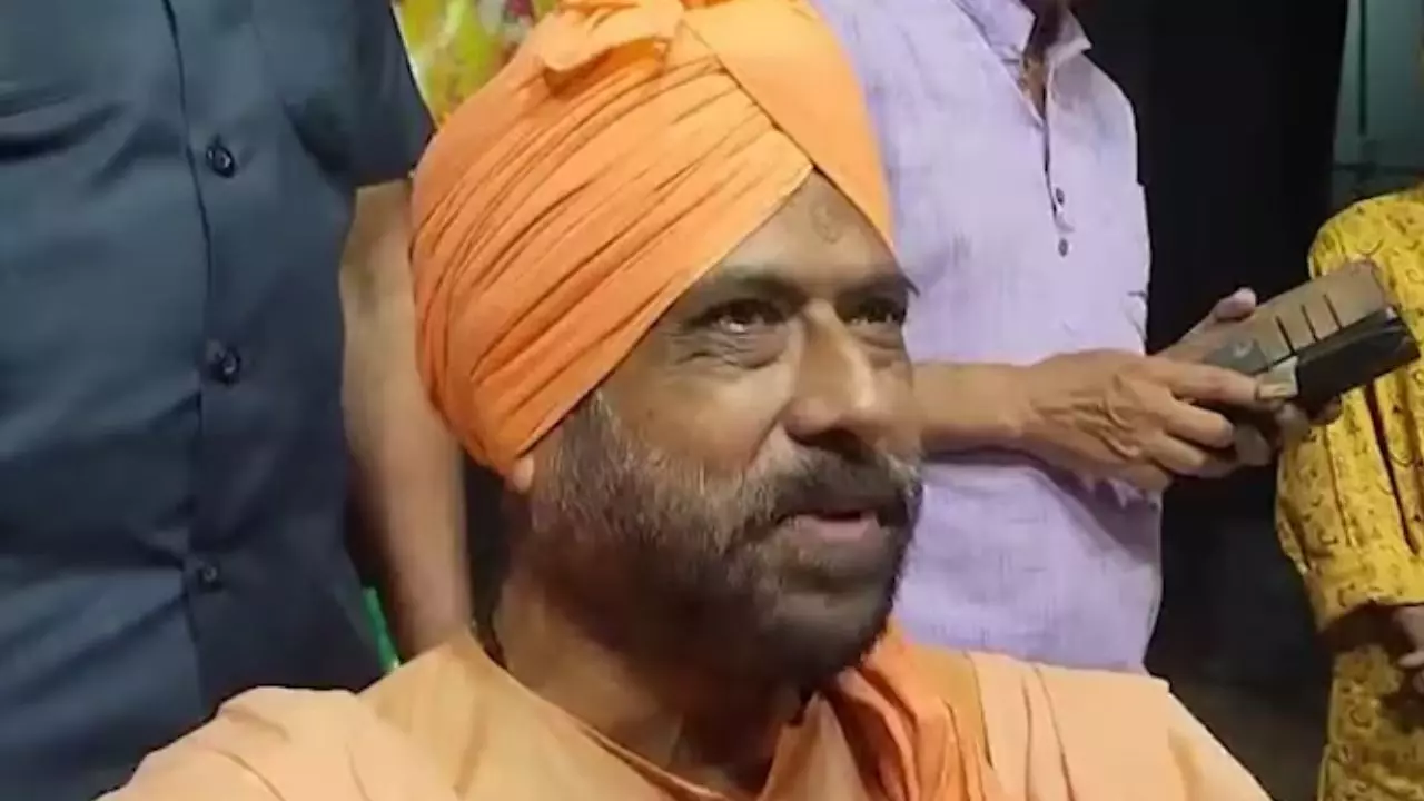 6 महीने में 12 बार रेप... कौन है BJP के करीब और पद्म पुरस्कार विजेता साधु, जिन पर बंगाली महिला ने लगाया ये आरोप? 6 महीने में 12 बार रेप... कौन है BJP के करीब और पद्म पुरस्कार विजेता साधु, जिन पर बंगाली महिला ने लगाया ये आरोप?