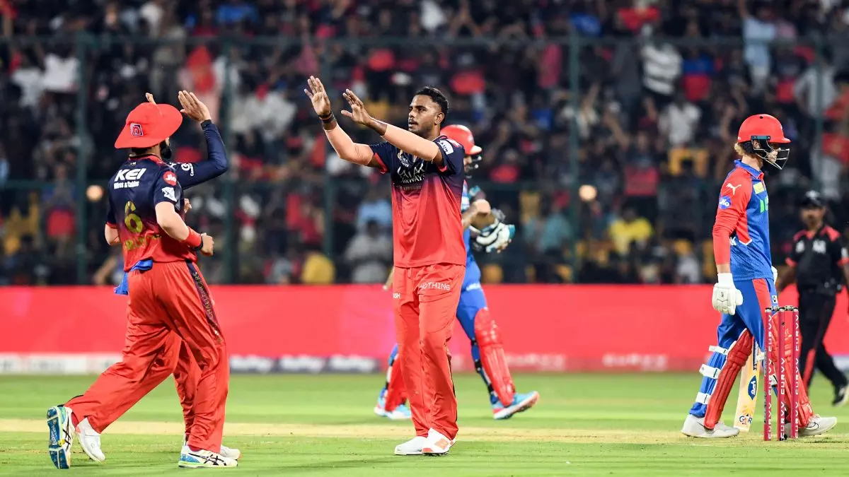 RCB को IPL ट्रॉफी जिताने वाले गेंदबाज पर महिला ने लगाया यौन उत्पीड़न का आरोप, कहा- शादी का वादा कर दिया धोखा RCB को IPL ट्रॉफी जिताने वाले गेंदबाज पर महिला ने लगाया यौन उत्पीड़न का आरोप, कहा- शादी का वादा कर दिया धोखा