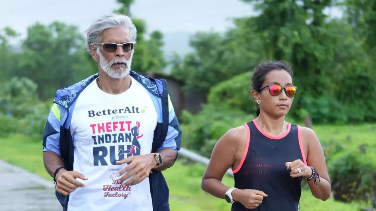 मरना ही है तो जी भर कर जिएं...फिटनेस की मिसाल बने Milind Soman, मुंबई से गोवा तक लगाई दौड़