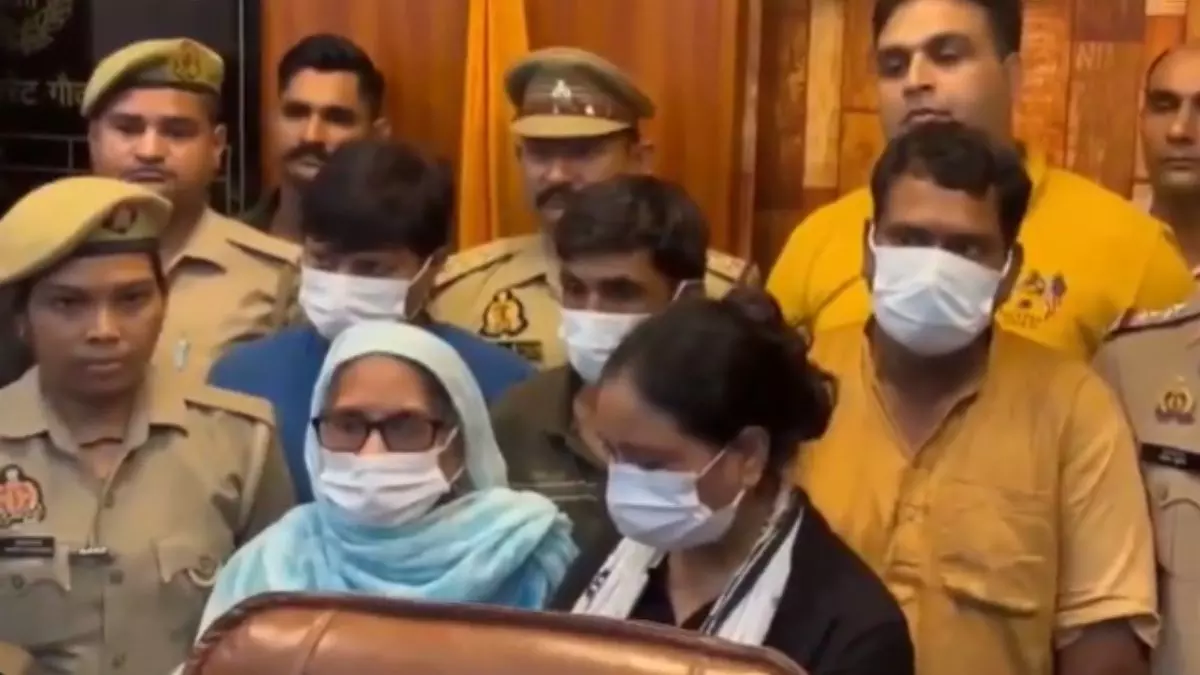 नोएडा  में परिवार को अगवा कर जेवर एयरपोर्ट के प्रोजेक्ट को रोकने की साजिश नाकाम, पायलट समेत 5 गिरफ्तार