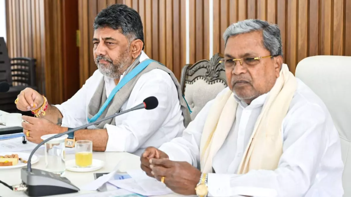 कर्नाटक में होगा खेला! डीके शिवकुमार बनेंगे CM? सिद्धारमैया पर बढ़ा दबाव, कांग्रेस विधायकों ने लगाए भ्रष्टाचार के आरोप कर्नाटक में होगा खेला! डीके शिवकुमार बनेंगे CM? सिद्धारमैया पर बढ़ा दबाव, कांग्रेस विधायकों ने लगाए भ्रष्टाचार के आरोप