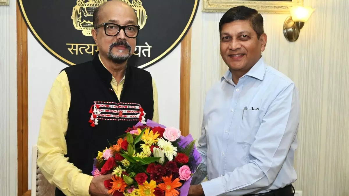 होनी थी विदाई, मिल गया एक्सटेंशन... कौन हैं IAS अमिताभ जैन, जिन्होंने रचा इतिहास? छत्तीसगढ़ के इतिहास में पहली बार हुआ ऐसा