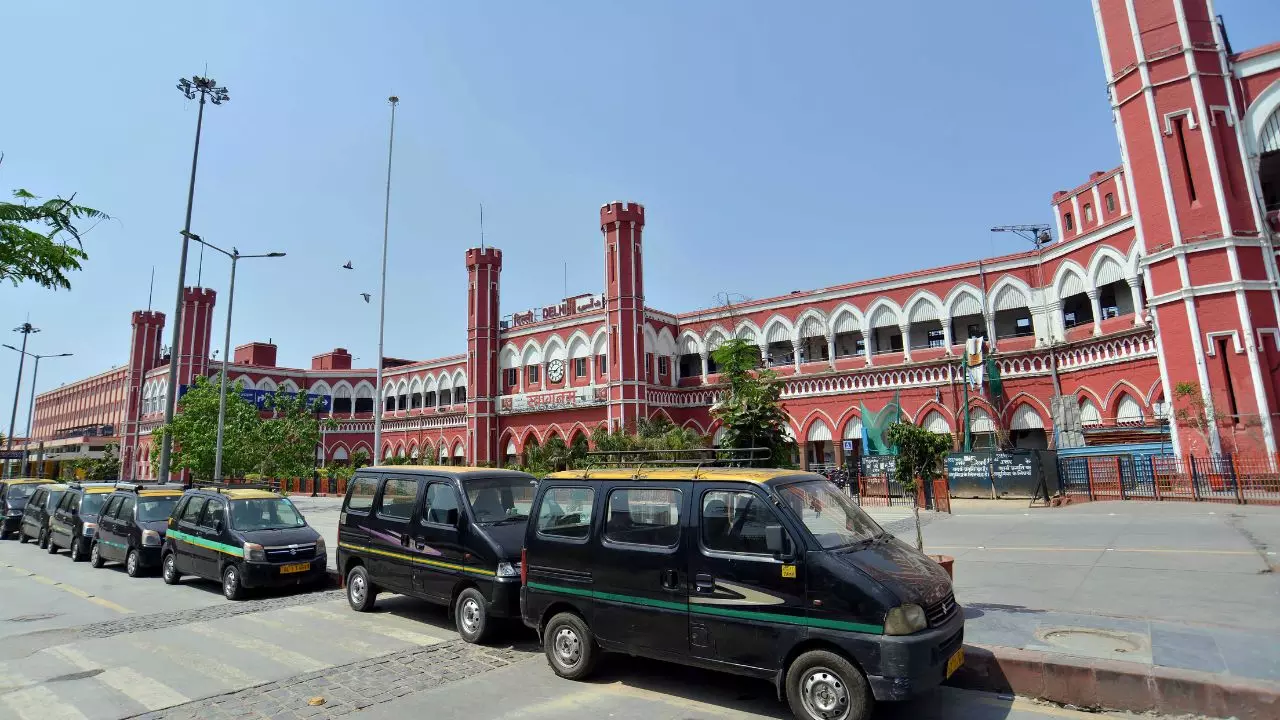 Old Delhi Railway Station: नाम बदले या न बदले, भारत के इस स्टेशन ने रचा है विरासत और आधुनिकता का इतिहास