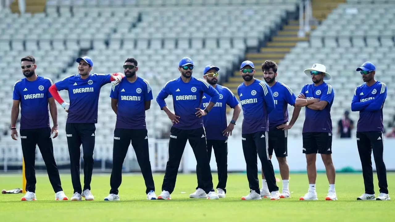 IND vs ENG: क्रिकेट से पहले खौफ! बर्मिंघम टेस्ट से पहले होटल के बाहर मिला संदिग्ध पैकेट, कमरों में कैद हुई टीम इंडिया