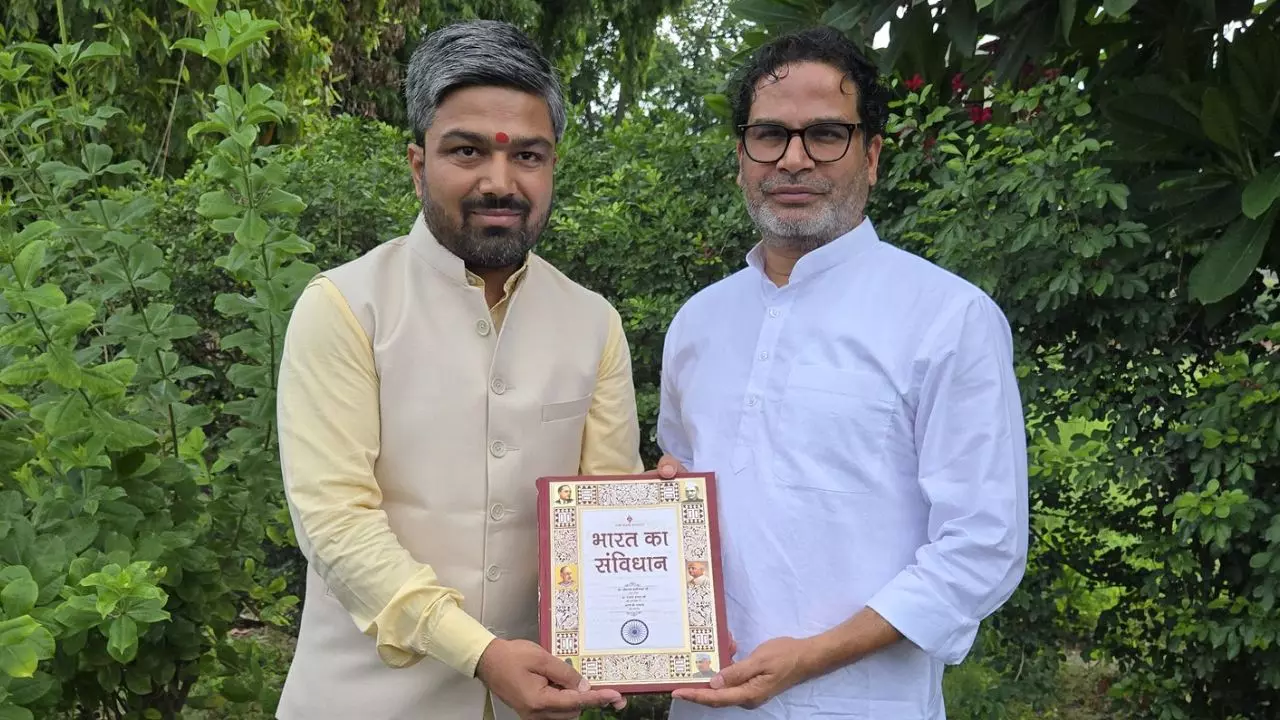 प्रशांत किशोर की पार्टी में इस तारीख को शामिल होंगे मनीष कश्यप, PK से मुलाकात के बाद कर दिया एलान प्रशांत किशोर की पार्टी में इस तारीख को शामिल होंगे मनीष कश्यप, PK से मुलाकात के बाद कर दिया एलान