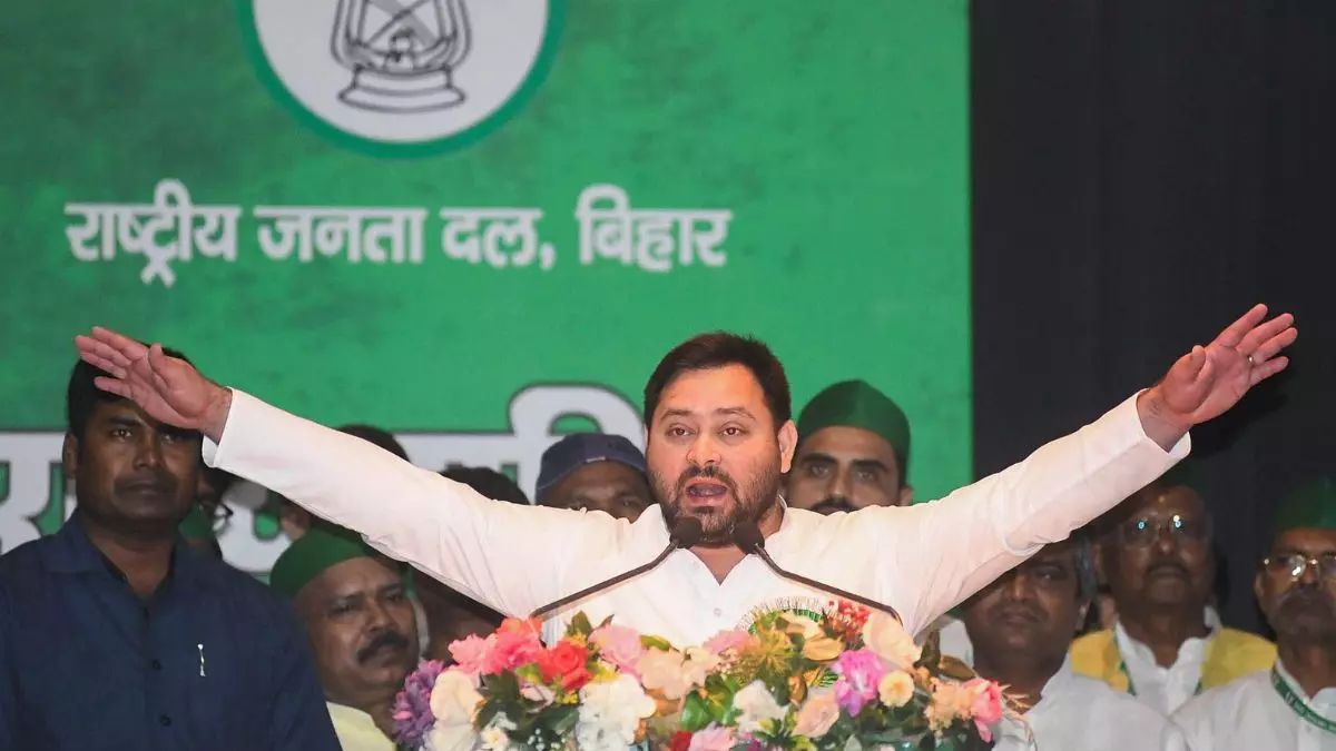 गरीबों के वोट काटे जा रहे हैं, ताकि न मिले राशन और पेंशन : तेजस्वी यादव का बीजेपी-नीतीश सरकार पर बड़ा आरोप गरीबों के वोट काटे जा रहे हैं, ताकि न मिले राशन और पेंशन : तेजस्वी यादव का बीजेपी-नीतीश सरकार पर बड़ा आरोप