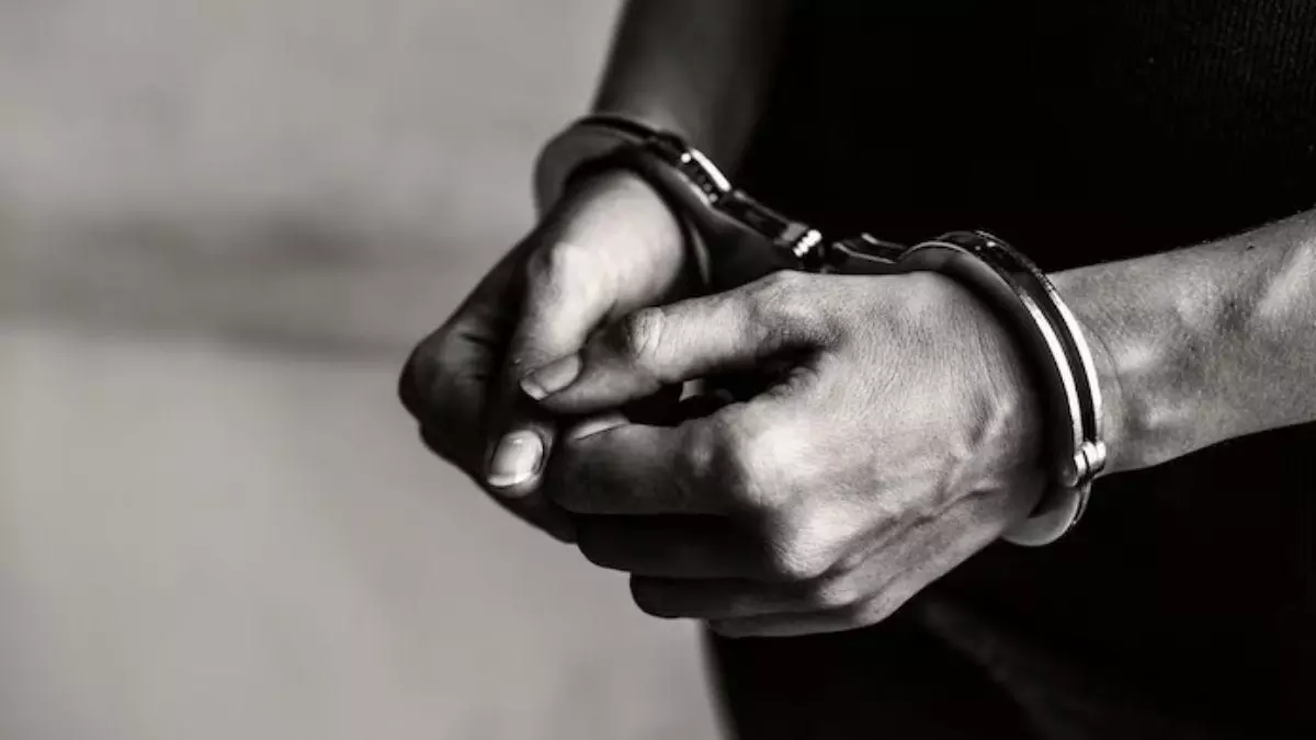 बेटा जेल में और बाहर बैठे पिता को मिली धमकी, पैरोल पर गए साथी कैदी ने मांगे 10 लाख, दी जान से मारने की चेतावनी