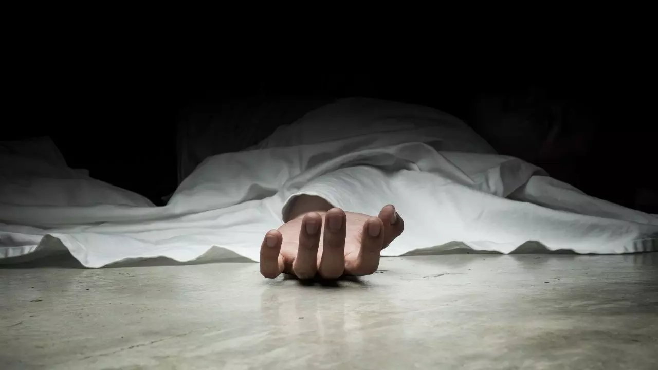 पेड़ से बांधा और नंगा कर बरसाई लाठियां, छतरपुर में किसान की पीट-पीटकर हत्या; जान बचाकर भागा परिवार