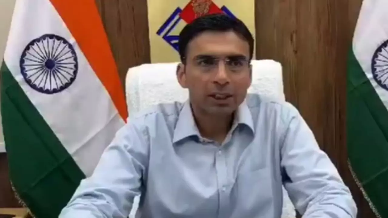 कौन हैं देहरादून के DM साविन बंसल? लोकसभा स्पीकर ओम बिरला की यात्रा के दौरान प्रोटोकॉल की अनदेखी करने को लेकर चर्चा में