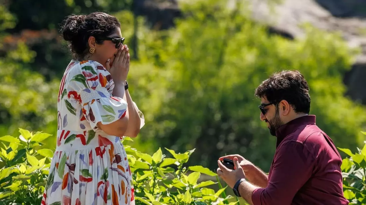 सेंट्रल पार्क में रोमांटिक प्रपोज़ल के साथ Anshula Kapoor ने की सगाई, भाई Arjun Kapoor हुए इमोशनल