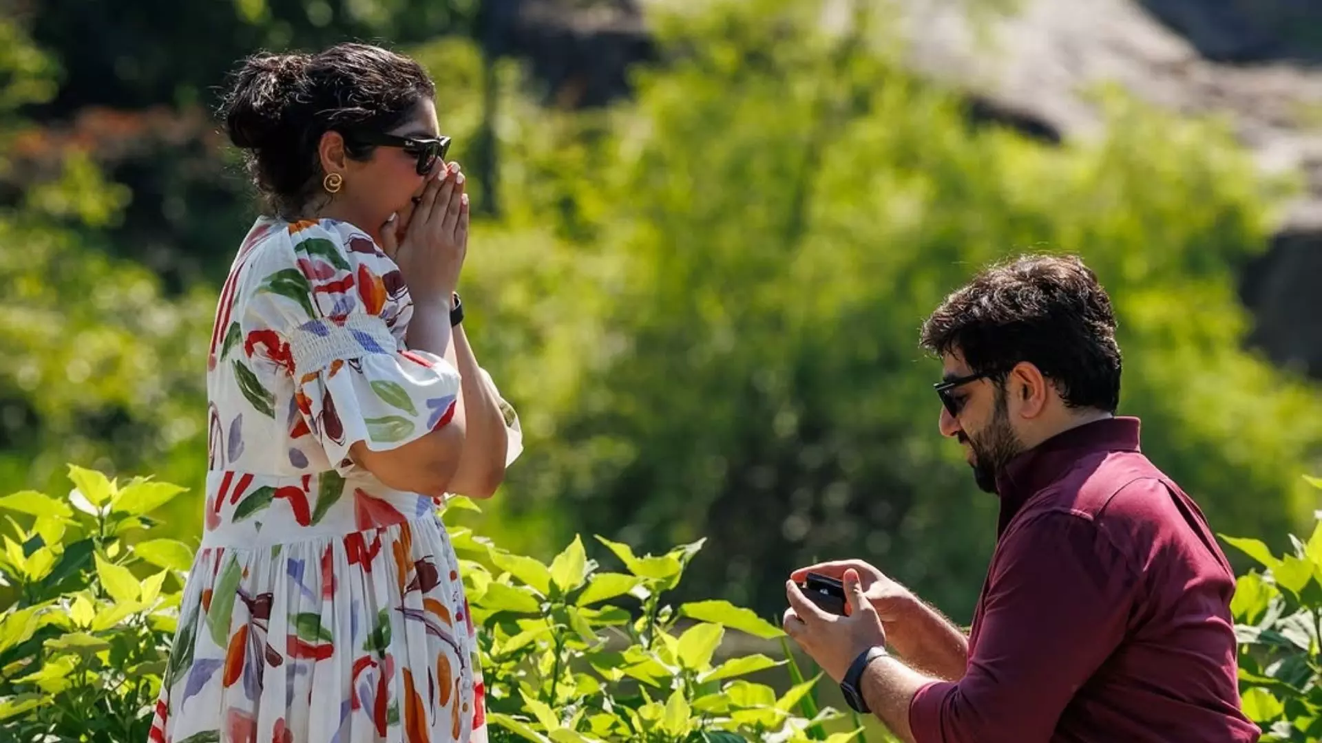 सेंट्रल पार्क में रोमांटिक प्रपोज़ल के साथ Anshula Kapoor ने की सगाई, भाई Arjun Kapoor हुए इमोशनल सेंट्रल पार्क में रोमांटिक प्रपोज़ल के साथ Anshula Kapoor ने की सगाई, भाई Arjun Kapoor हुए इमोशनल