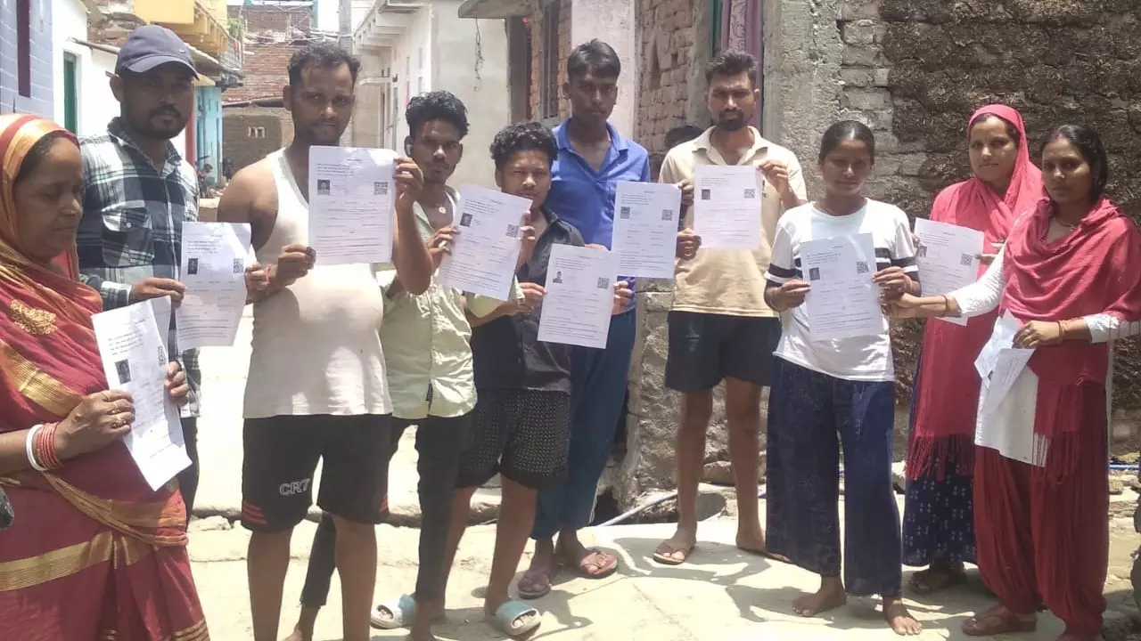 बिहार वोटर लिस्ट में संशोधन से पुरानी यादें फिर हो गईं ताजा, अल्पसंख्यकों को NRC लागू होने का डर, कुछ ऐसे भी...