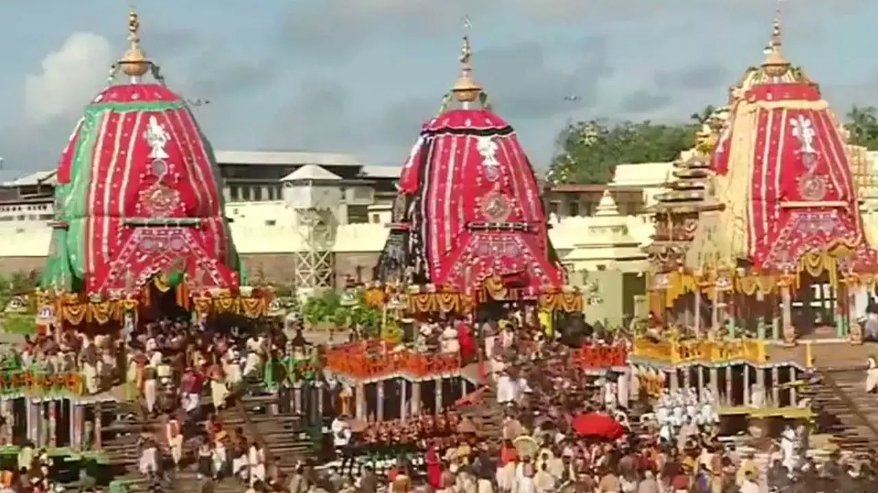 मौसी मां के घर से विदा होंगे भगवान जगन्नाथ, शुरू हुई बाहुड़ा यात्रा, जानें क्या है ये परंपरा मौसी मां के घर से विदा होंगे भगवान जगन्नाथ, शुरू हुई बाहुड़ा यात्रा, जानें क्या है ये परंपरा
