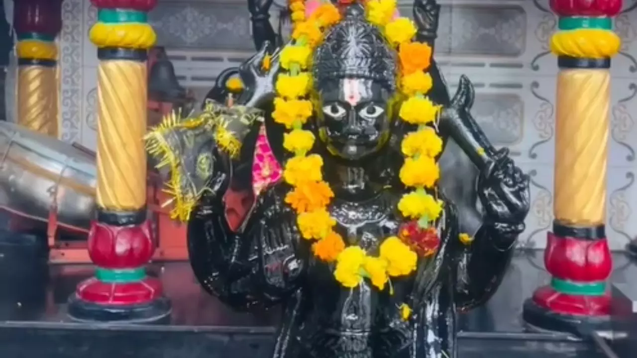 ये पांच काम करने पर शनिदेव होते हैं नाराज, नौकरी में आती है परेशानी और आर्थिक तंगी ये पांच काम करने पर शनिदेव होते हैं नाराज, नौकरी में आती है परेशानी और आर्थिक तंगी