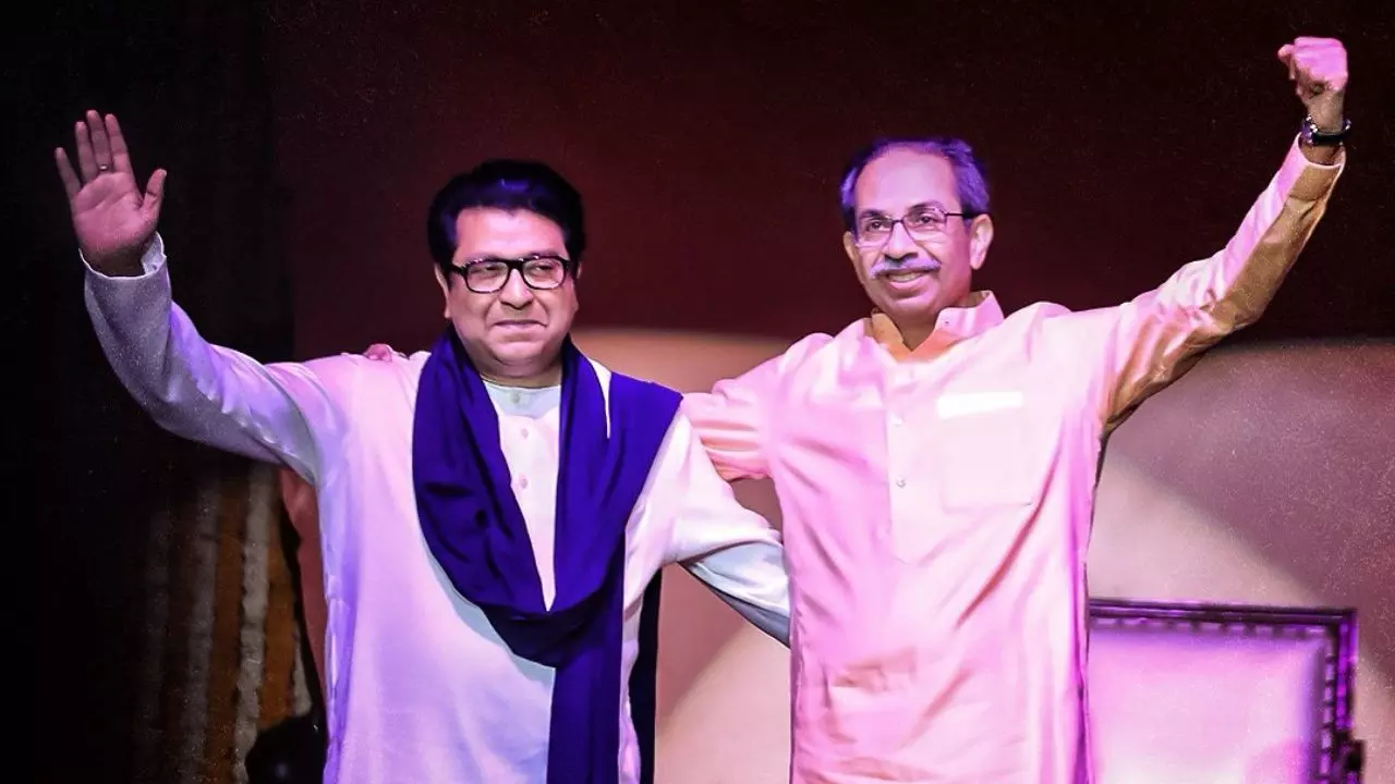 खून के रिश्ते में गिले शिकवे दूर! उद्धव-राज साथ- साथ तो किसके गले की फांस? हिंदी Vs मराठी रार पर जानें सियासी संकेत खून के रिश्ते में गिले शिकवे दूर! उद्धव-राज साथ- साथ तो किसके गले की फांस? हिंदी Vs मराठी रार पर जानें सियासी संकेत