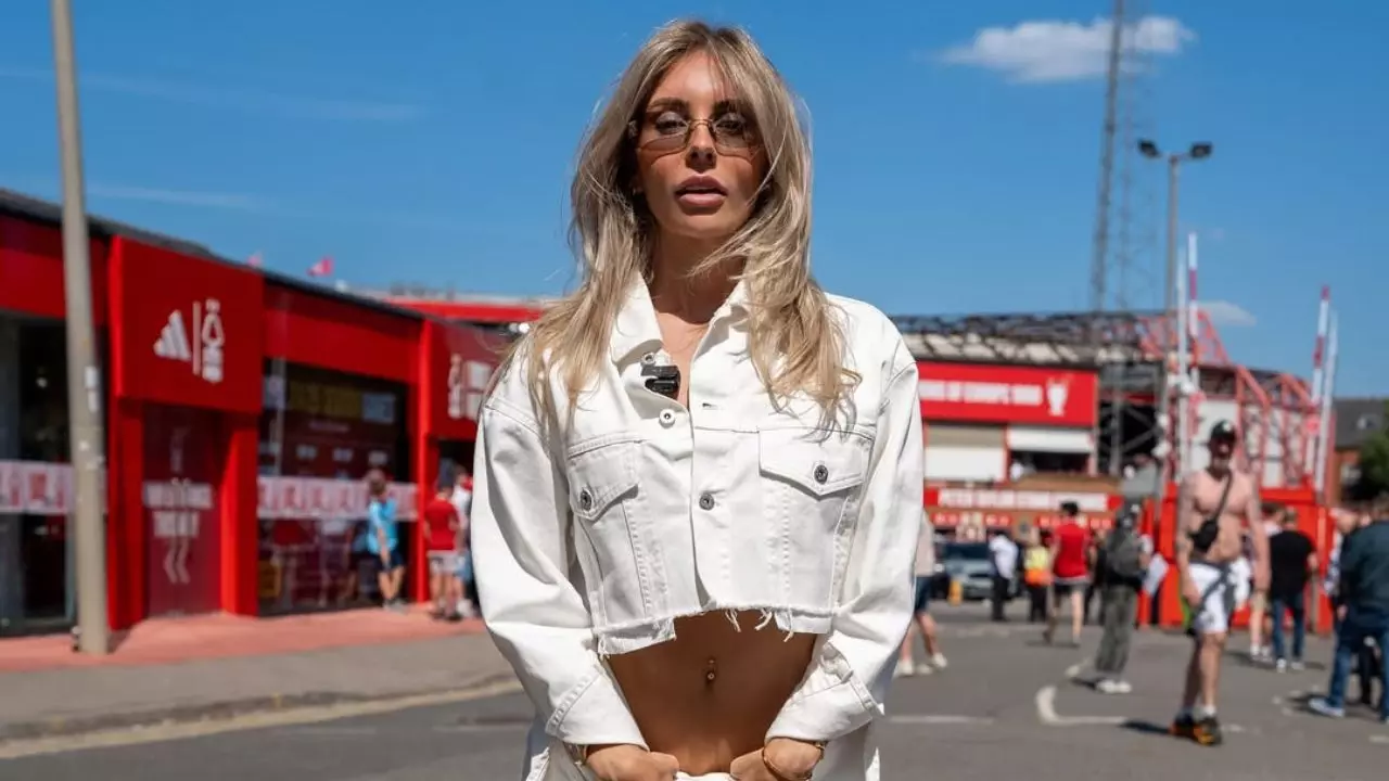 Bonnie Blue Onlyfans से हुई बैन, इस प्लेटफॉर्म पर मचा रही धमाल; फिर से कर सकती 1200 मर्दों के साथ सेक्स का चैलेंज Bonnie Blue Onlyfans से हुई बैन, इस प्लेटफॉर्म पर मचा रही धमाल; फिर से कर सकती 1200 मर्दों के साथ सेक्स का चैलेंज