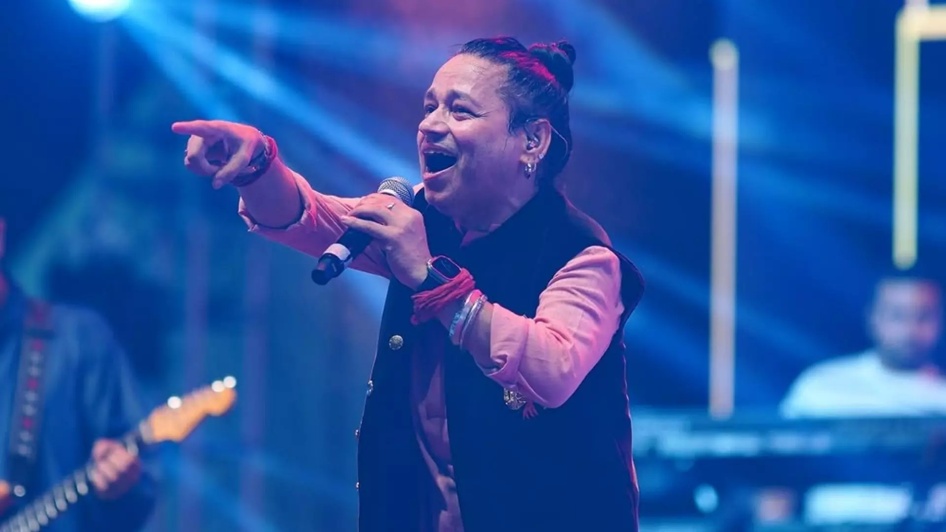 चाय बेचने से तेरी दीवानी तक, ऐसे बनी थी Kailash Kher की सिंगिंग की राह, करना चाहते थे सुसाइड चाय बेचने से तेरी दीवानी तक, ऐसे बनी थी Kailash Kher की सिंगिंग की राह, करना चाहते थे सुसाइड