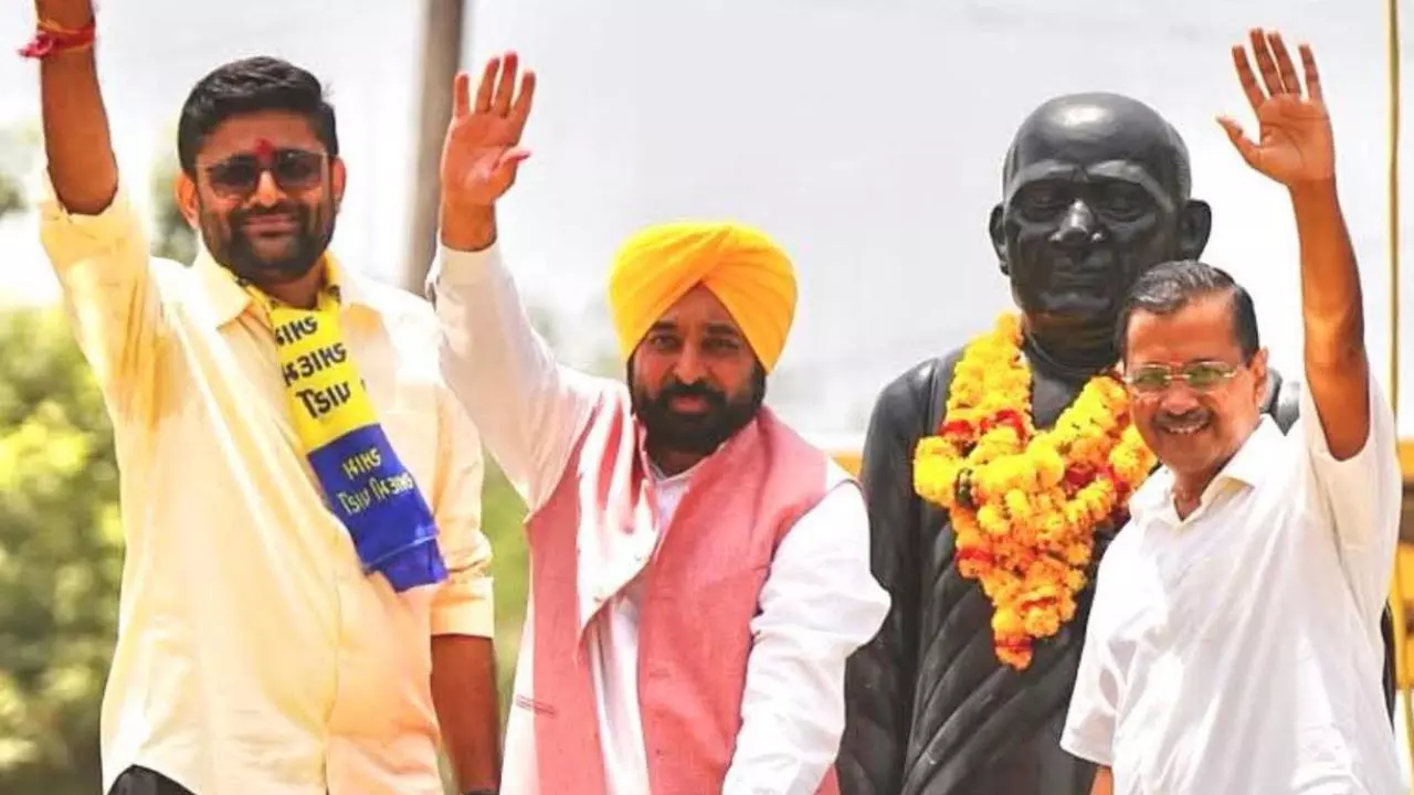 AAP में पंजाब vs दिल्ली की लड़ाई! भगवंत मान सरकार पर बढ़ा केजरीवाल की टीम का दबाव, पार्टी में क्यों बढ़ रहा टकराव? AAP में पंजाब vs दिल्ली की लड़ाई! भगवंत मान सरकार पर बढ़ा केजरीवाल की टीम का दबाव, पार्टी में क्यों बढ़ रहा टकराव?